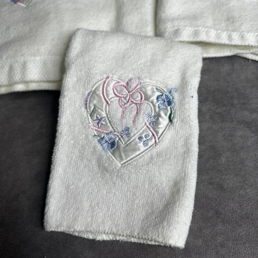 Vtg Embroidered Floral Heart‎ Cotton Towel Set 3pc granny cottage core Made USA